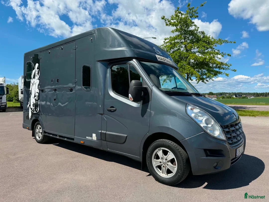 Hästlastbilar  fordon & transport till salu: Theault 5 sits Automat  - Annons 1