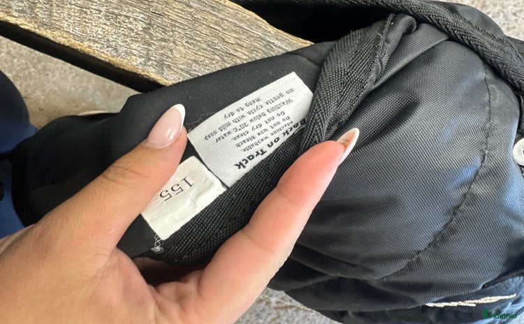 Täcken hästutrustning till salu i Vallentuna - Annons 10