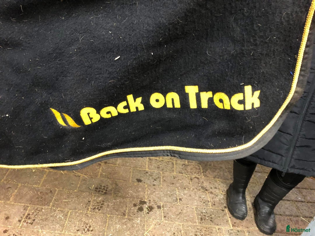 Täcken hästutrustning till salu: Back On Track i Ulricehamn - Annons 3