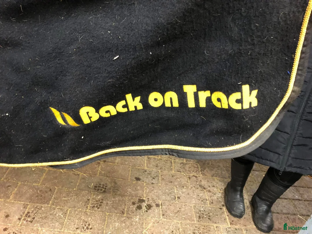 Täcken hästutrustning till salu: Back On Track i Ulricehamn - Annons 3