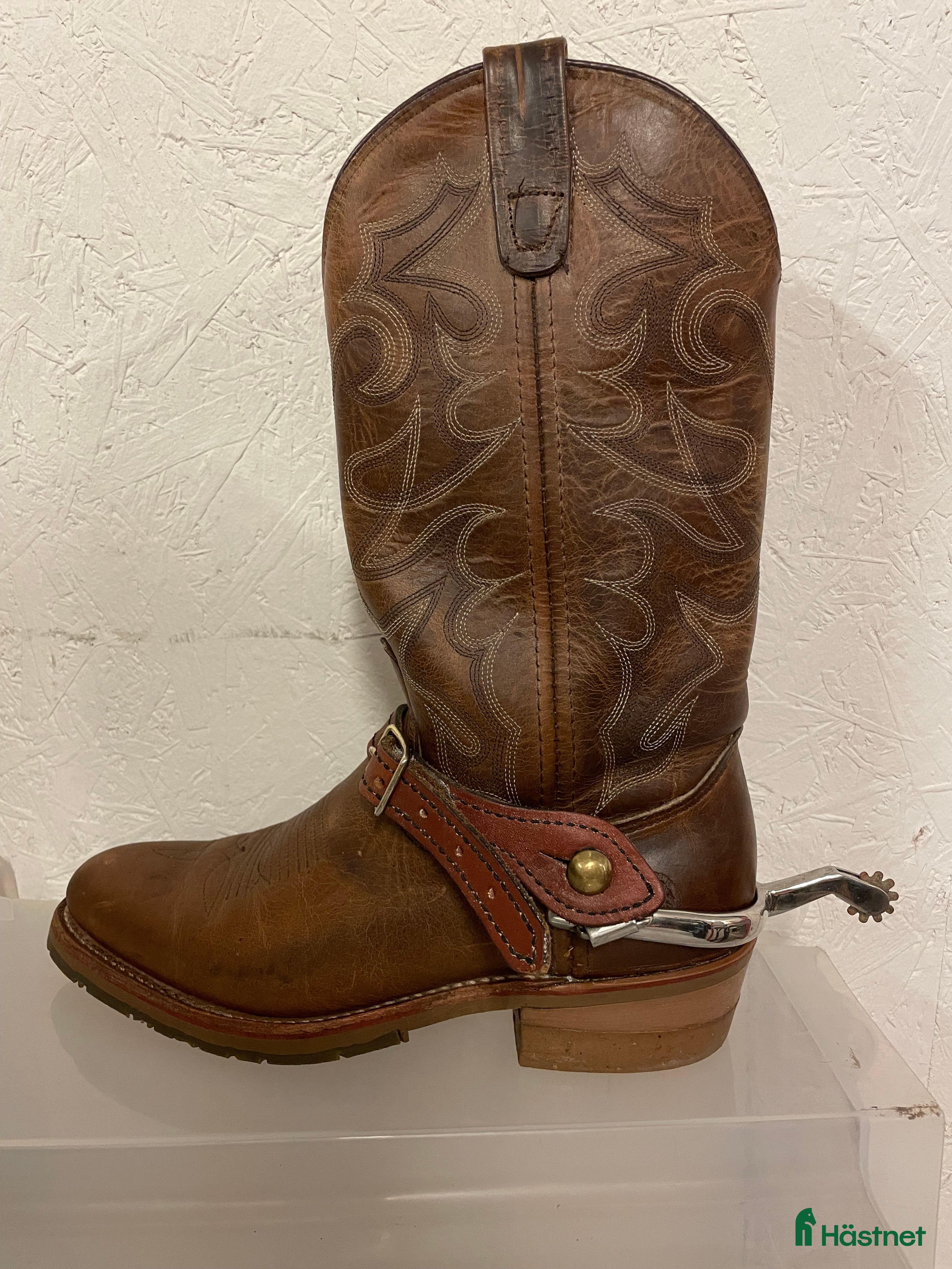 Ridstövlar ryttarutrustning till salu: Westernboots med sporrar i Karlstad - Annons 1