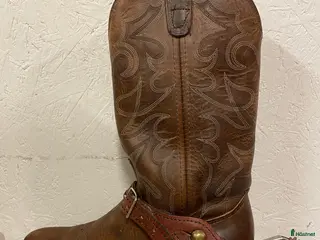 Ridstövlar ryttarutrustning till salu: Westernboots med sporrar i Karlstad - Annons 1