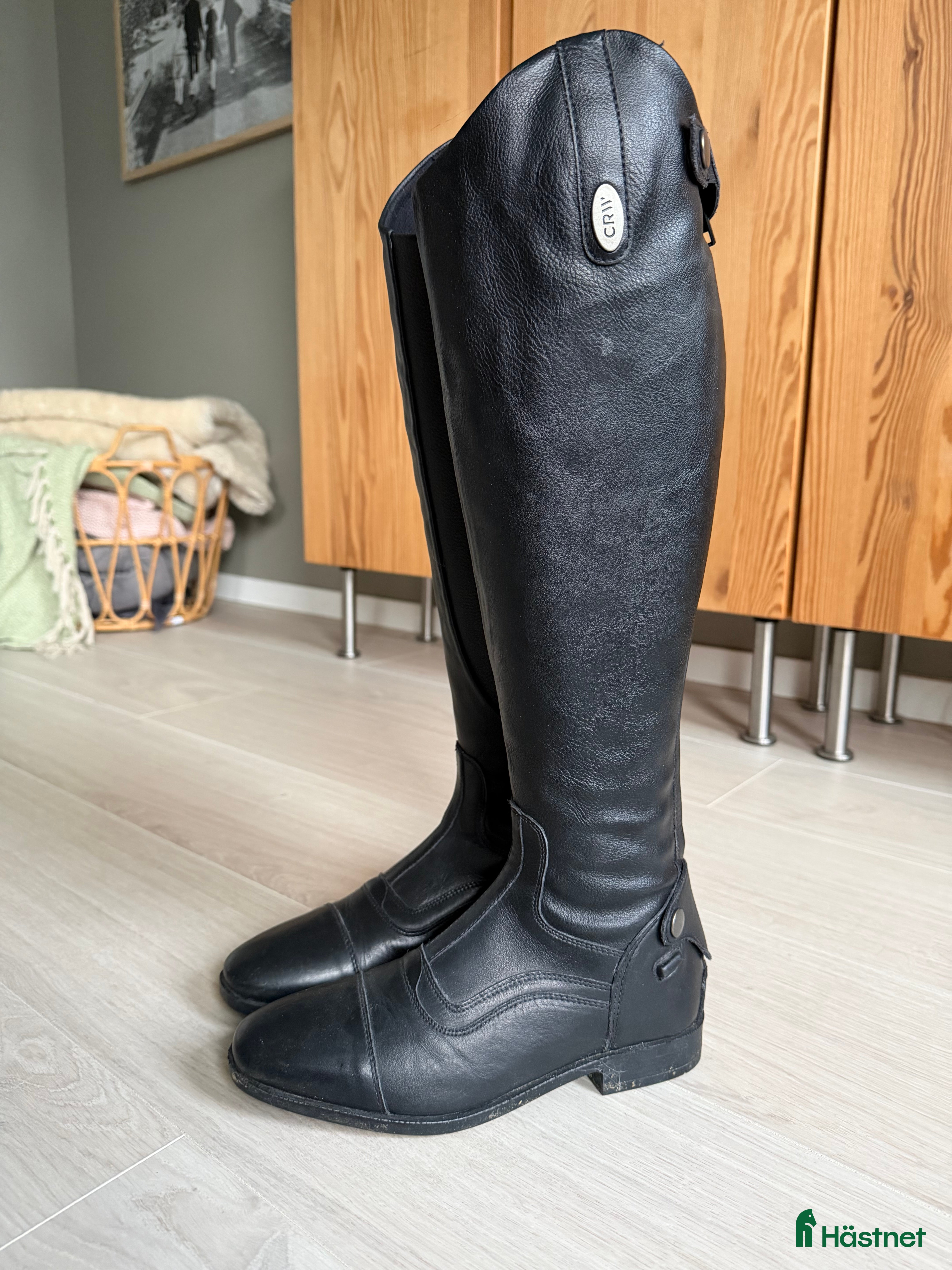 Ridstövlar ryttarutrustning till salu: Nästan helt nya CRW ridstövlar - Annons 1