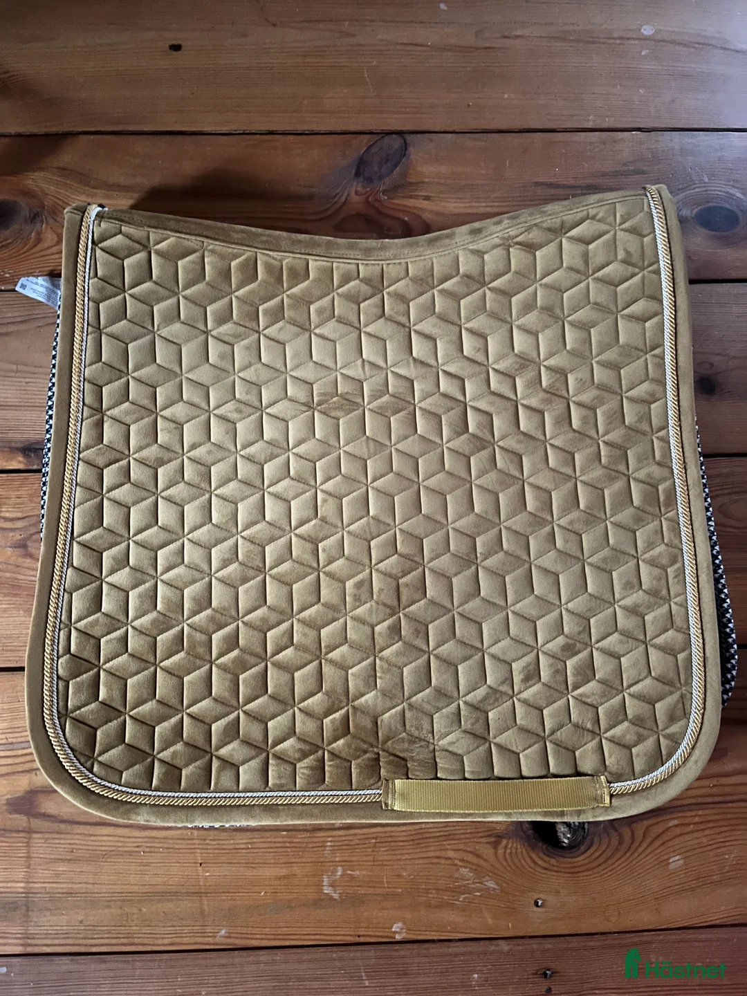 Schabrak & Vojlockar hästutrustning till salu: Sammet kentycky dressyr schabrak senapsgul  - Annons 3