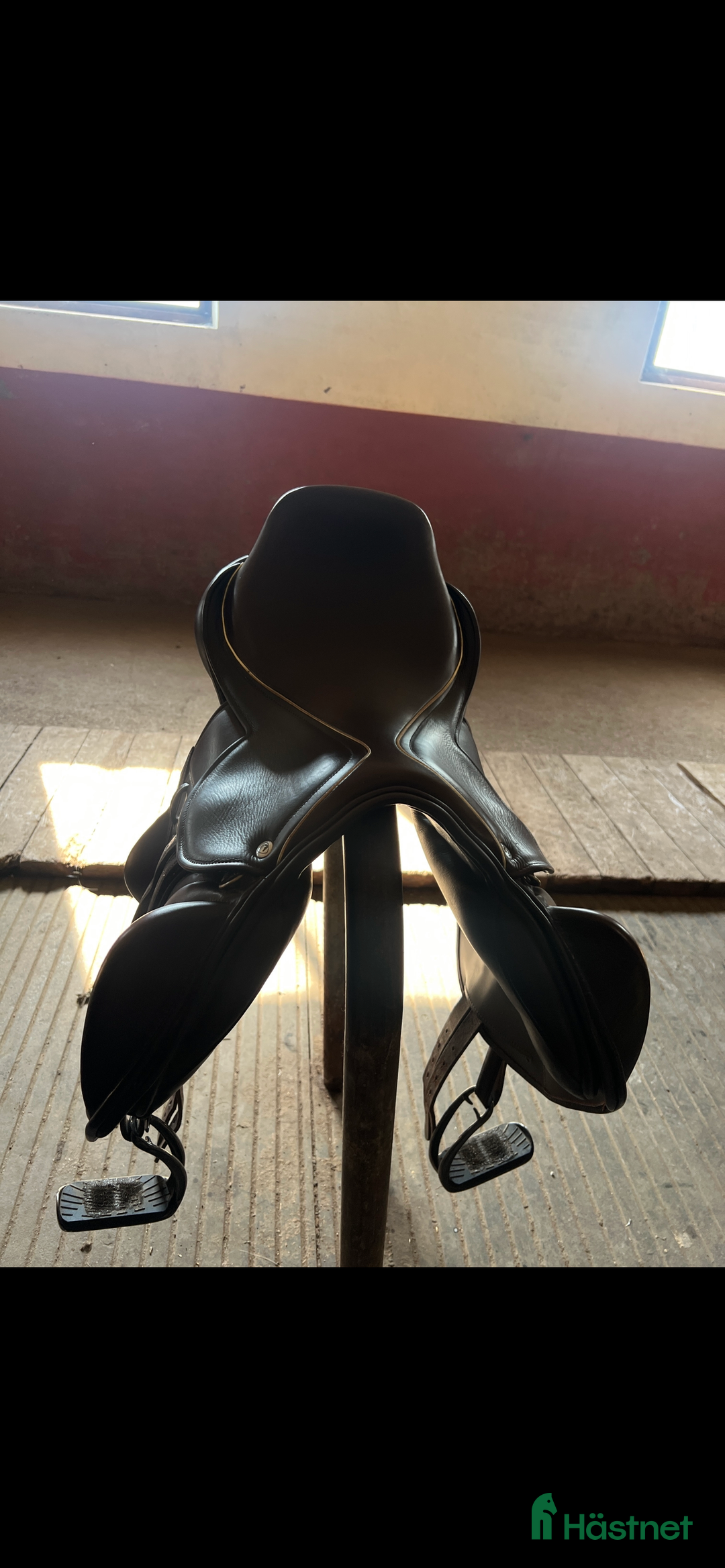 Sadlar hästutrustning till salu: Superfin enkelkåpad hoppsadel! i Svenljunga - Annons 4