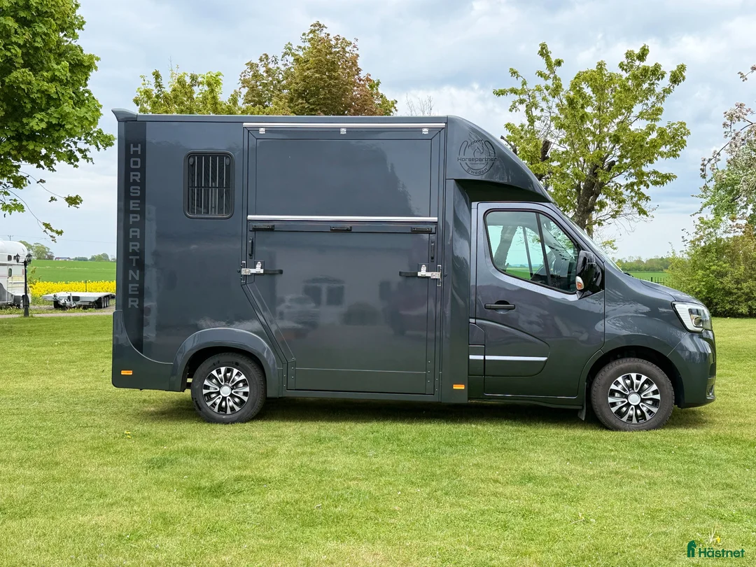Hästlastbilar  fordon & transport till salu: Renault Master VIGO - hästbil HORSEPARTNER - Annons 2