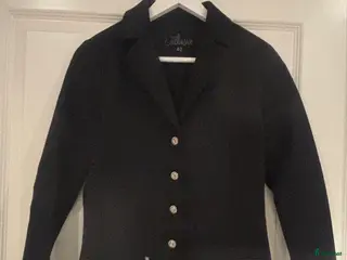 Jackor & Kavajer ryttarutrustning till salu: Fin ridkavaj stl 40 - Annons 1