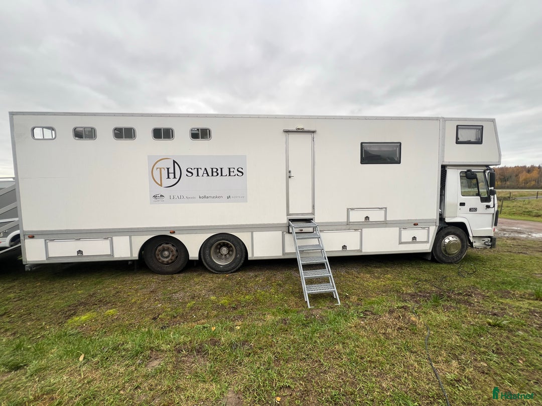 Hästlastbilar  fordon & transport till salu: Hästlastbil med stor bodel i Motala - Annons 3