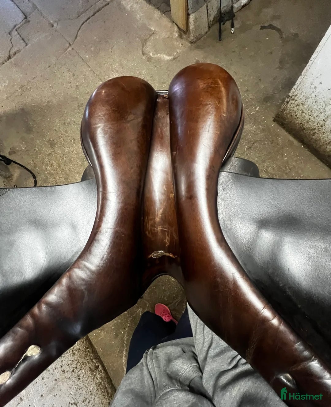 Sadlar hästutrustning till salu: Frank Baines sadel  i Tystberga - Annons 4