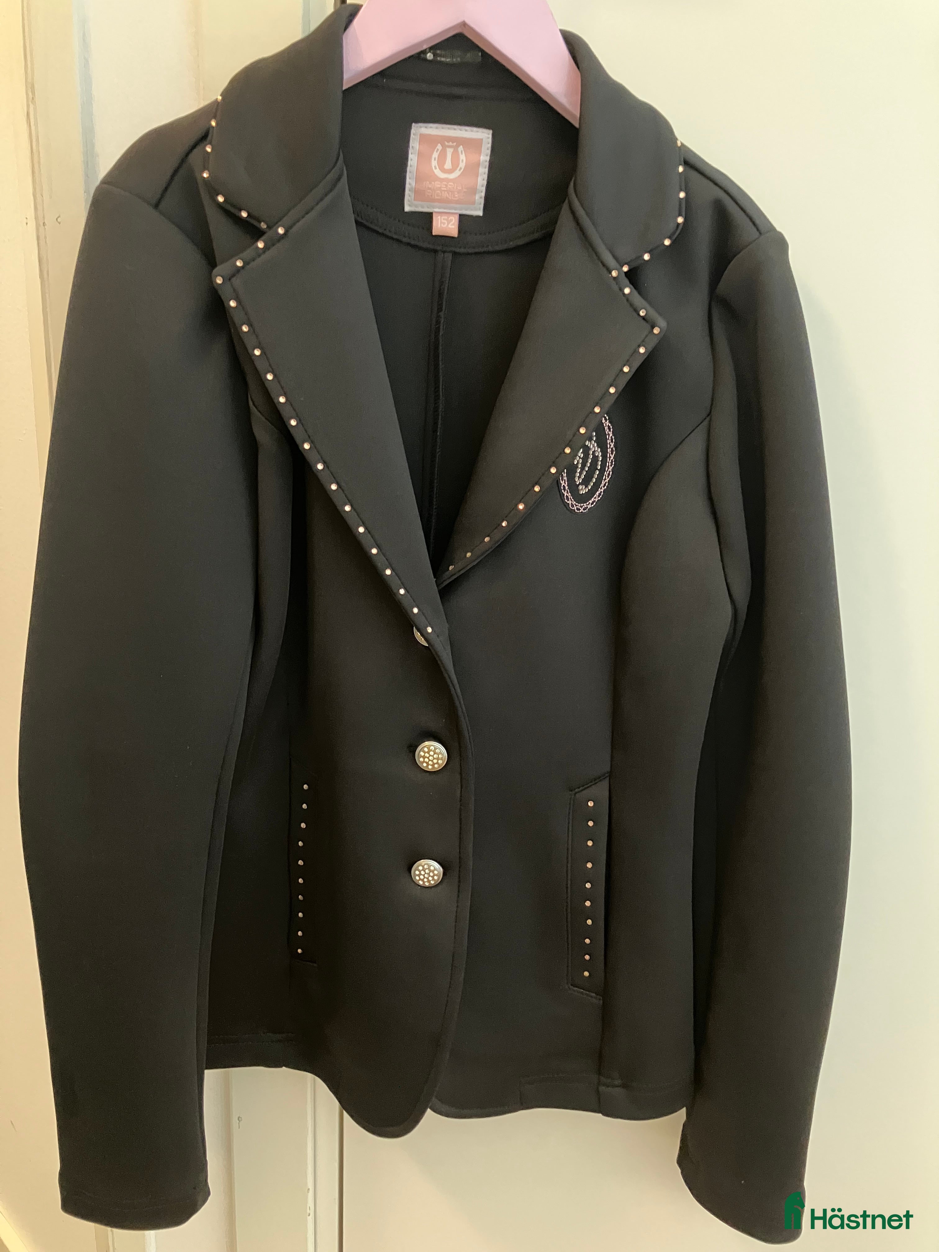 Jackor & Kavajer ryttarutrustning till salu: Tävlingskavaj stl. 152 i Täby - Annons 14