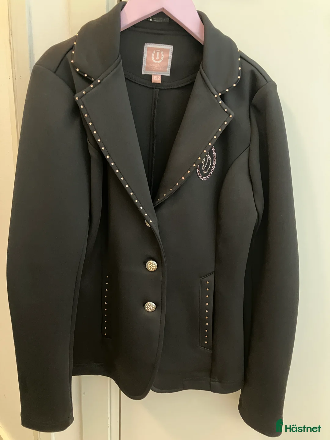 Jackor & Kavajer ryttarutrustning till salu: Tävlingskavaj stl. 152 i Täby - Annons 1