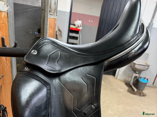 Sadlar hästutrustning till salu: Prestige dressyrsadel i Tomelilla - Annons 1
