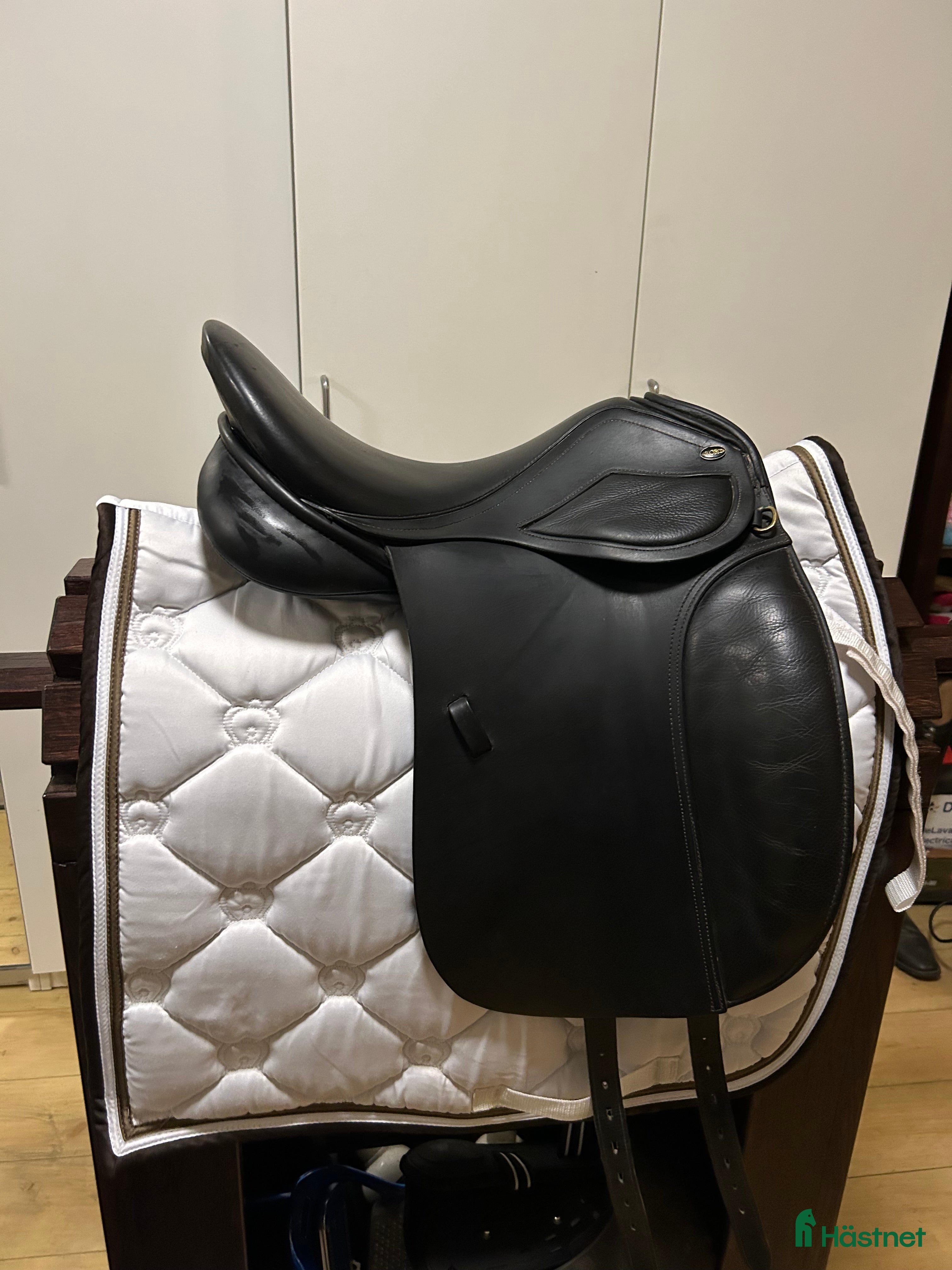 Sadlar hästutrustning Globus dressyrsadel 16” i Bollebygd - Annons 1