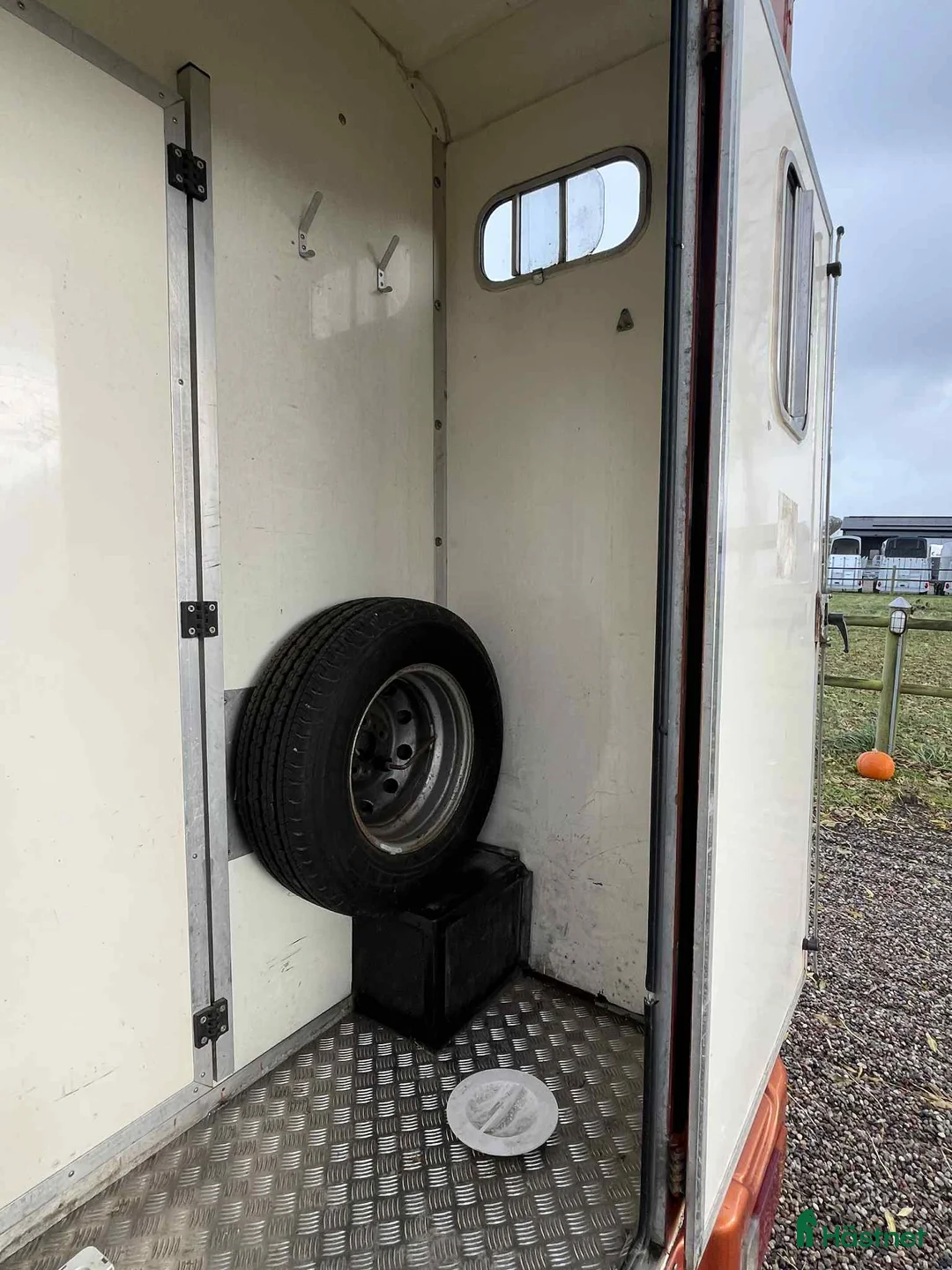 Hästlastbilar  fordon & transport till salu: Fin 3-sitsig hästlastbil med säkerhetslösning i Löderup - Annons 10