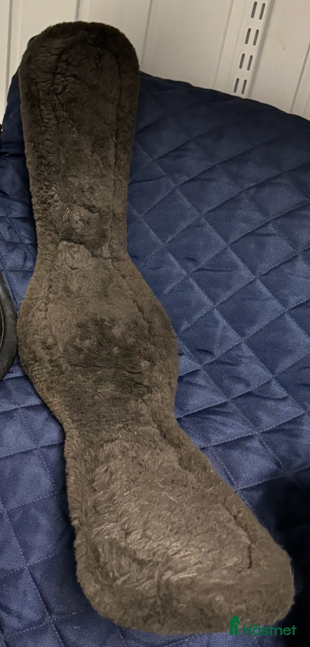 Sadeltillbehör hästutrustning till salu: Equipe dressyrgjord med fårskinn GH23 i Örebro - Annons 2