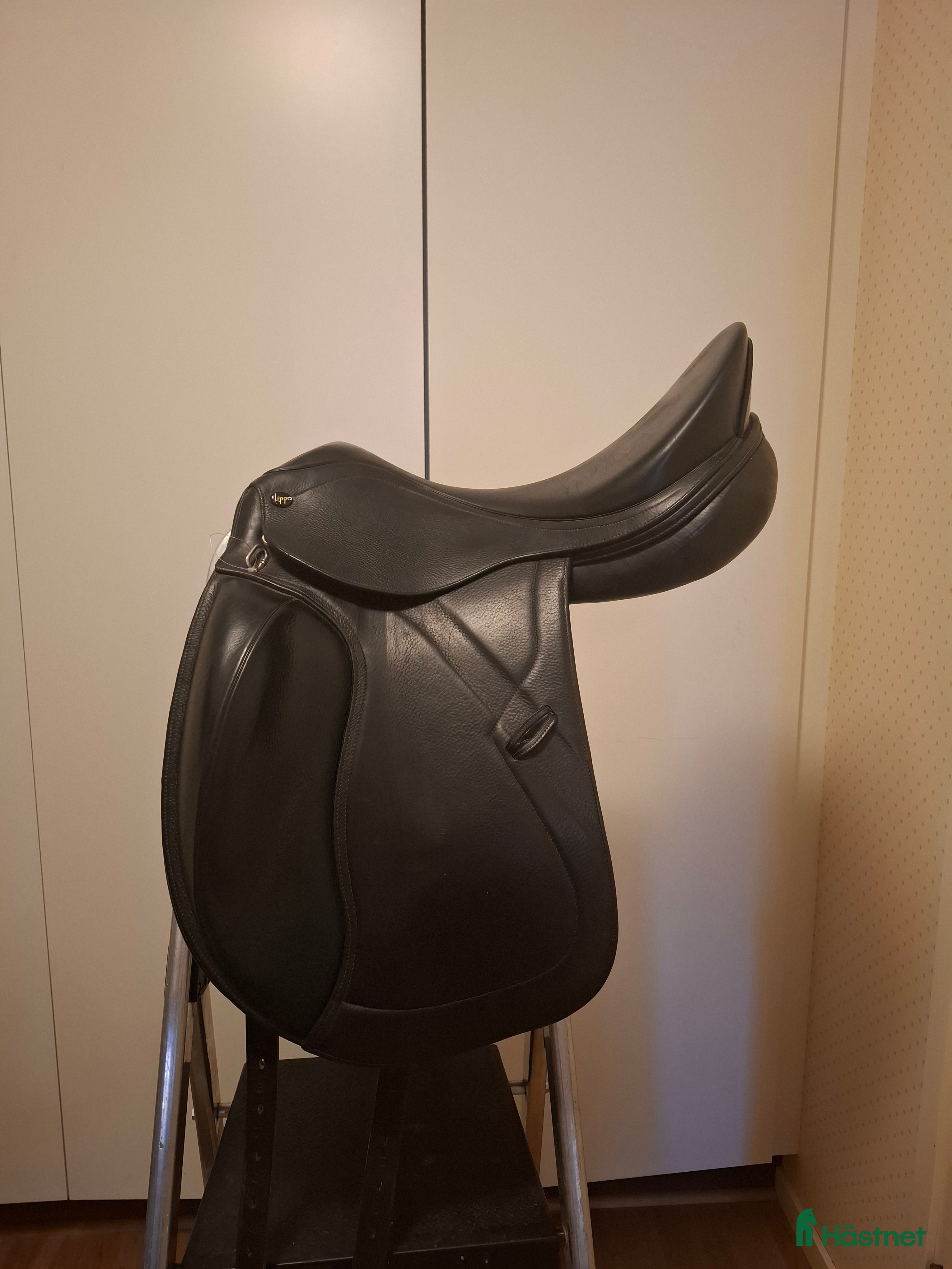 Sadlar hästutrustning till salu: Lippo Supreme Azzario 17,5' i Sollentuna - Annons 16