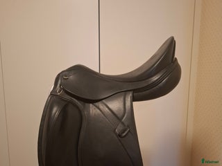 Sadlar hästutrustning till salu: Lippo Supreme Azzario 17,5' i Sollentuna - Annons 2