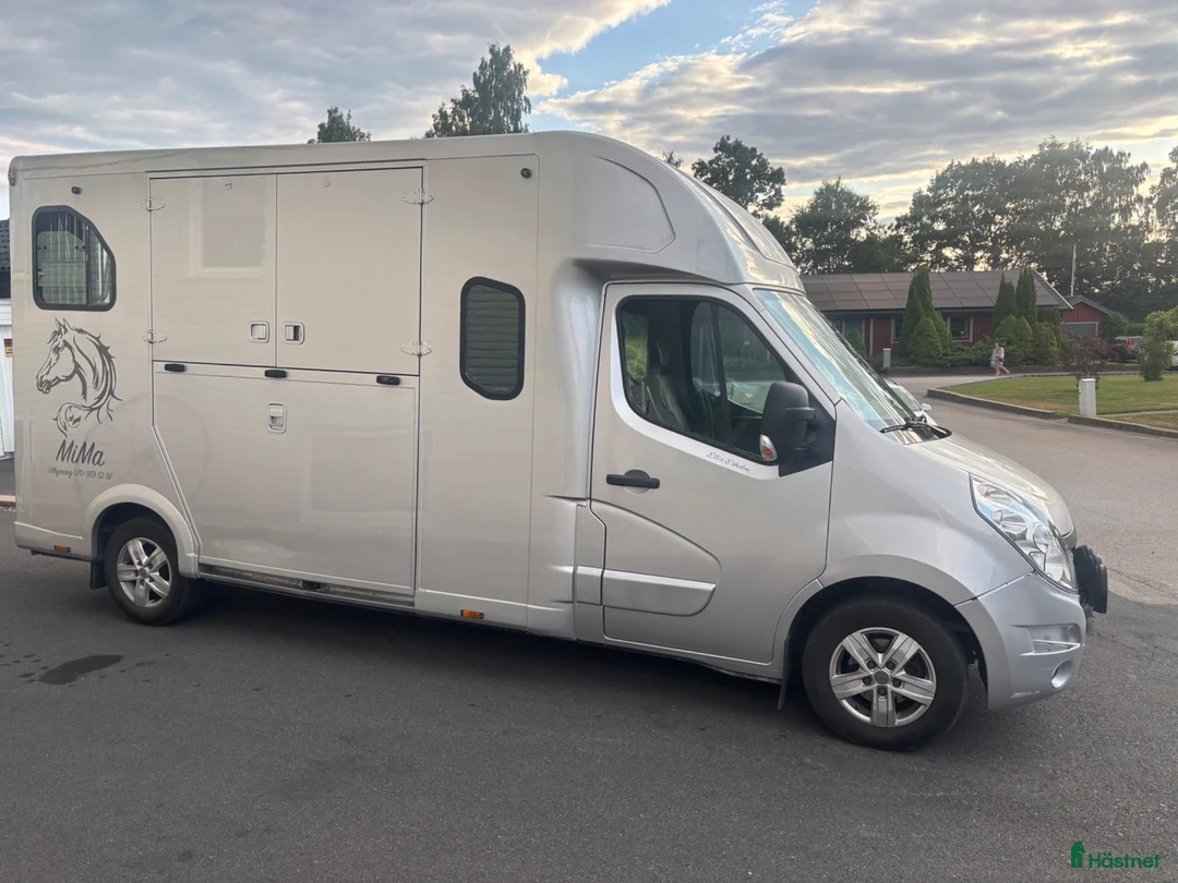 Hästlastbilar  fordon & transport till salu: Theult 5 sits lastbil till salu - Annons 1