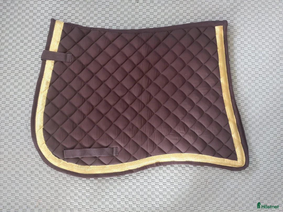 Schabrak & Vojlockar hästutrustning till salu: Nytt -Barock schabrak med snibb i Klippan - Annons 1