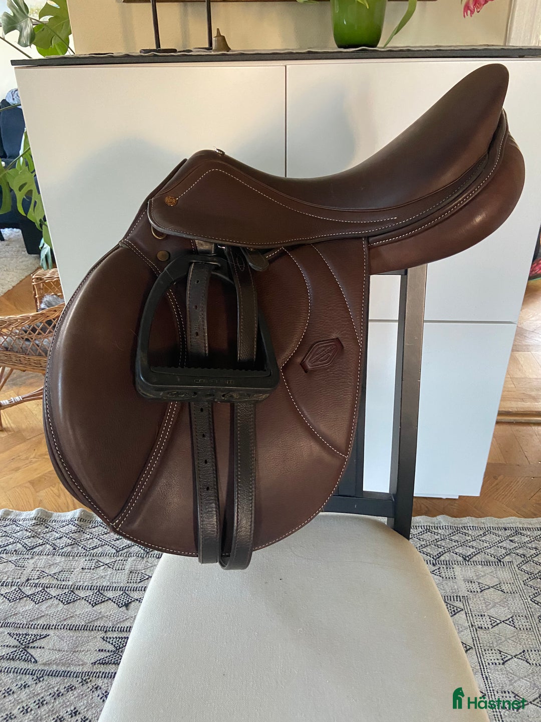 Sadlar hästutrustning till salu: Henri de Rivel sadel 17,5 extra vid i Jordbro - Annons 1
