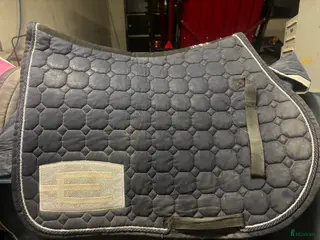 Schabrak & Vojlockar hästutrustning Fint e logga schabrak i Vara - Annons 21