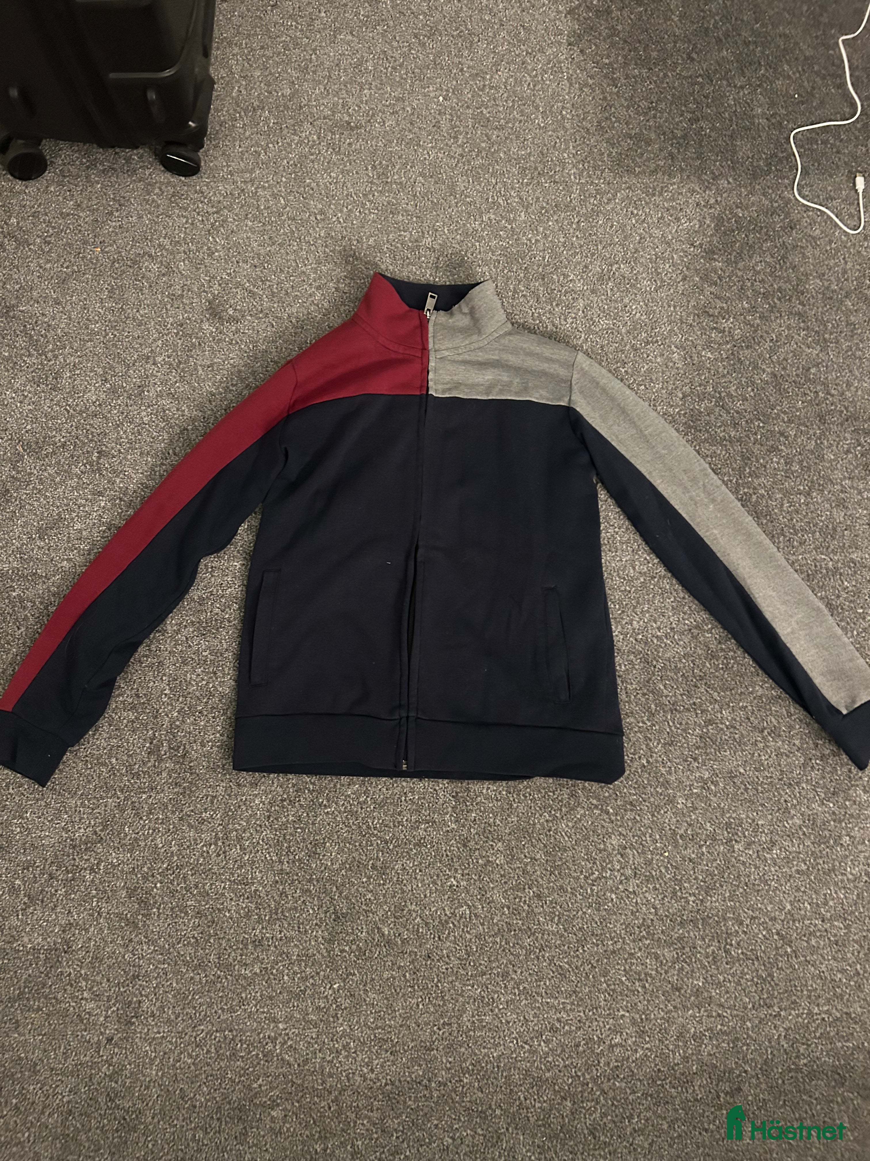 Övrigt Ridkläder ryttarutrustning till salu: Fin Kingsland zip hoodie 158-164 i Luleå - Annons 4