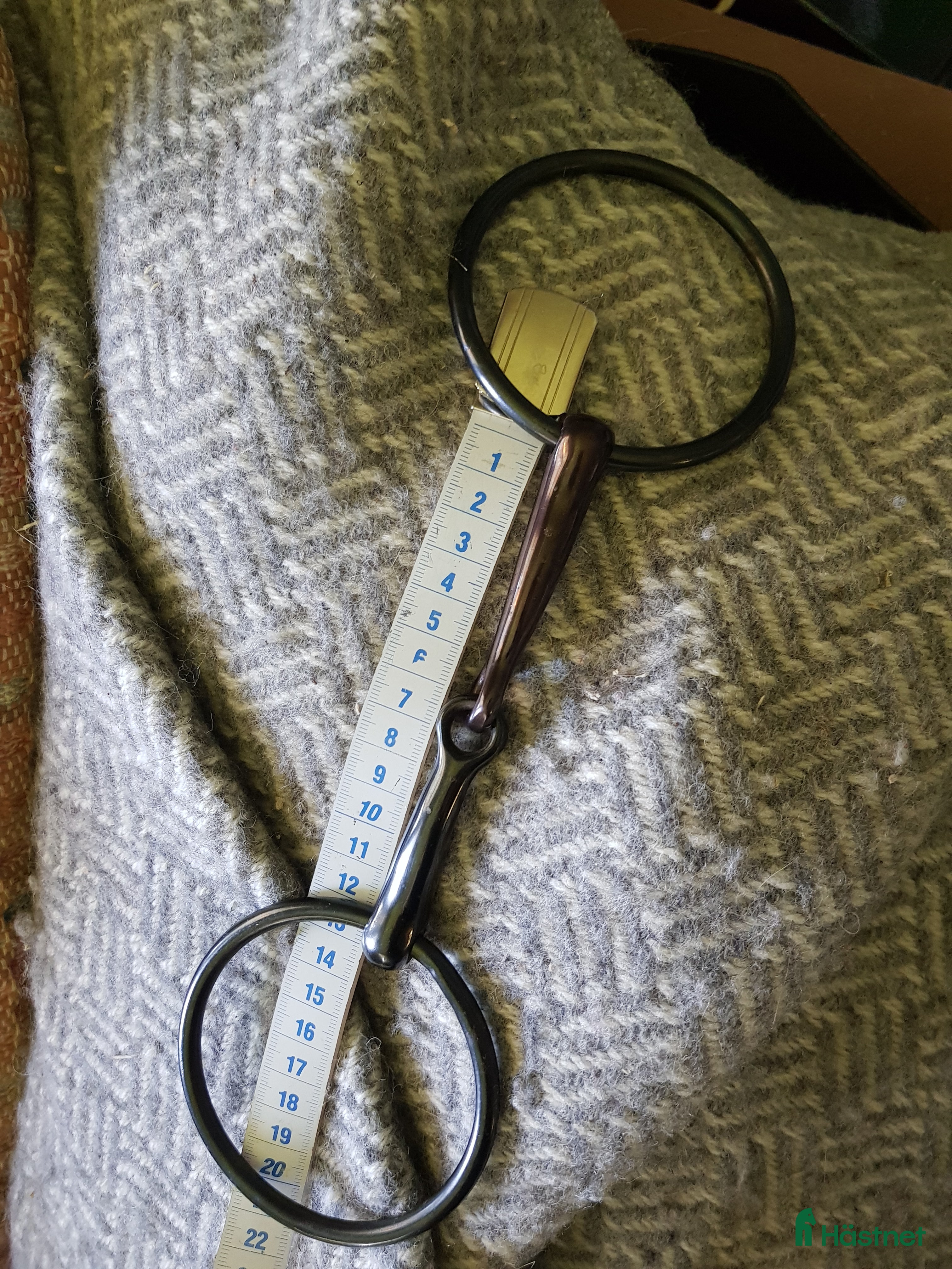 Bett hästutrustning till salu: Tvådelat bett med stora ringar i Söråker - Annons 4