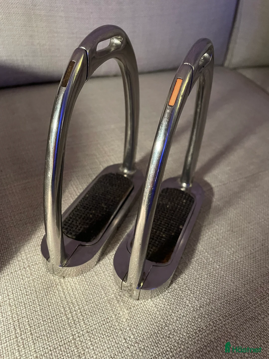 Stigbyglar hästutrustning till salu: Kwik Out säkerhetsstigbyglar - Annons 2