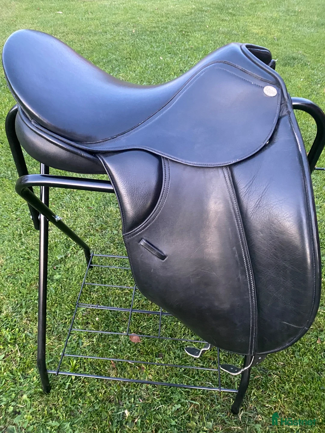 Sadlar hästutrustning till salu: Lippo Dressyr sadel Maranello 17” - Annons 2
