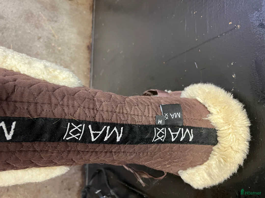 Sadeltillbehör hästutrustning till salu: Sadelpad strl Medium  i Nynäshamn - Annons 4