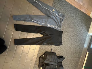 Säkerhetsvästar ryttarutrustning till salu: Ridvästar + Ridbyxor i Västra Frölunda - Annons 6