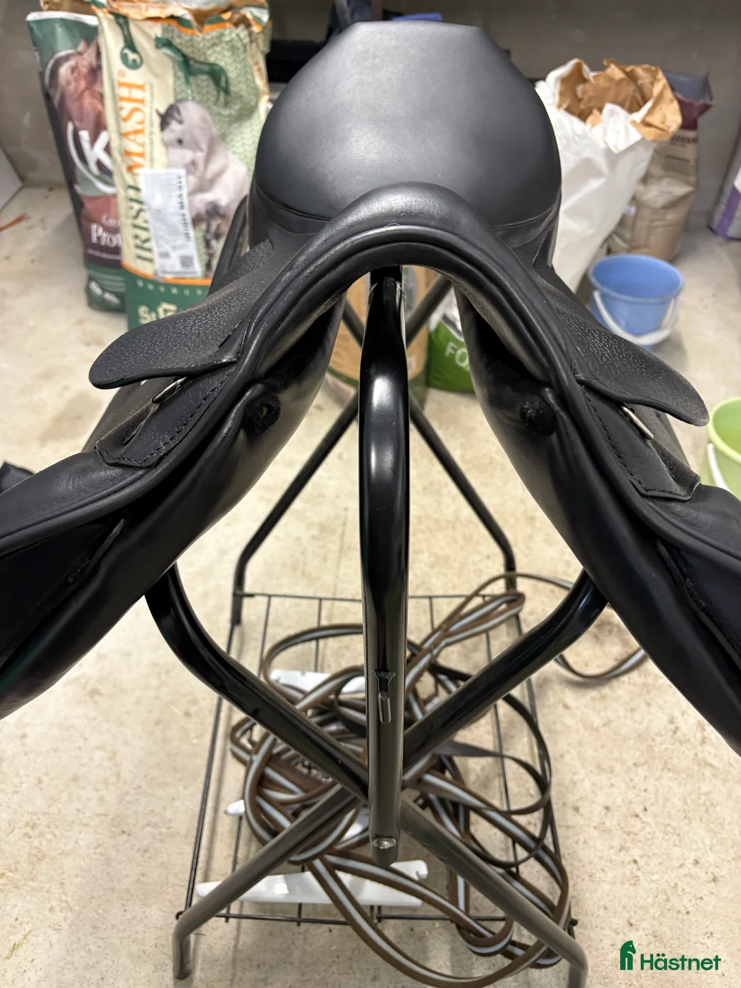 Sadlar hästutrustning till salu: I princip ny Equiline ponnysadel i Vetlanda - Annons 3