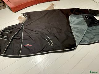 Täcken hästutrustning till salu: Vintertäcke/utetäcke i Nynäshamn - Annons 18