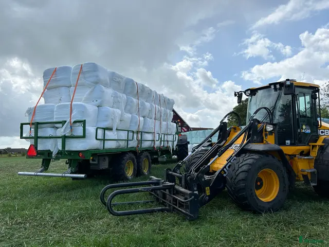 Övrig utrustning övrig utrustning till salu: Fyrkantsbal m 10 lager plast - Annons 2
