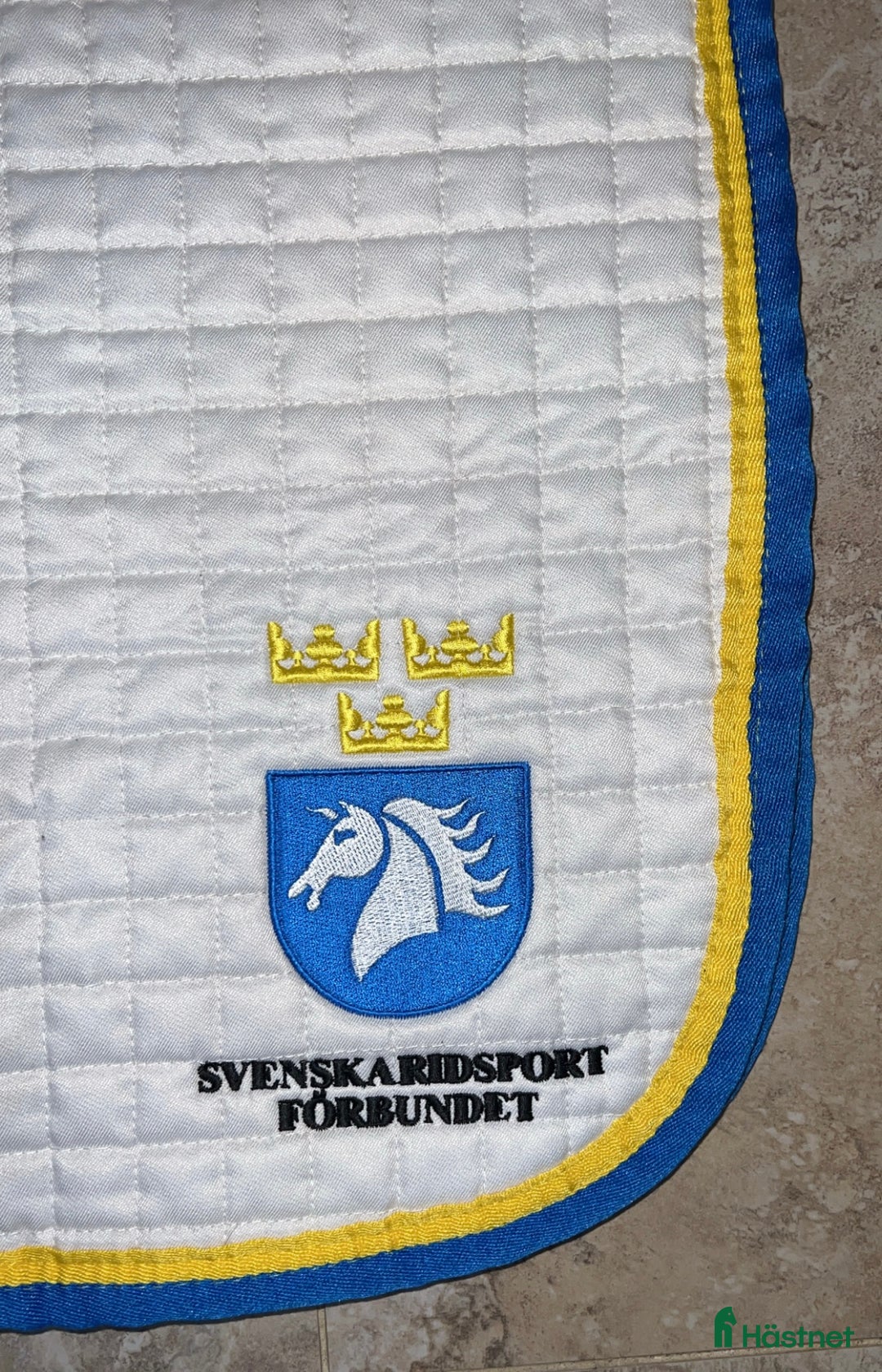 Schabrak & Vojlockar hästutrustning till salu: Svenska Ridsportförbundet schabrak + lindor i Vallentuna - Annons 3