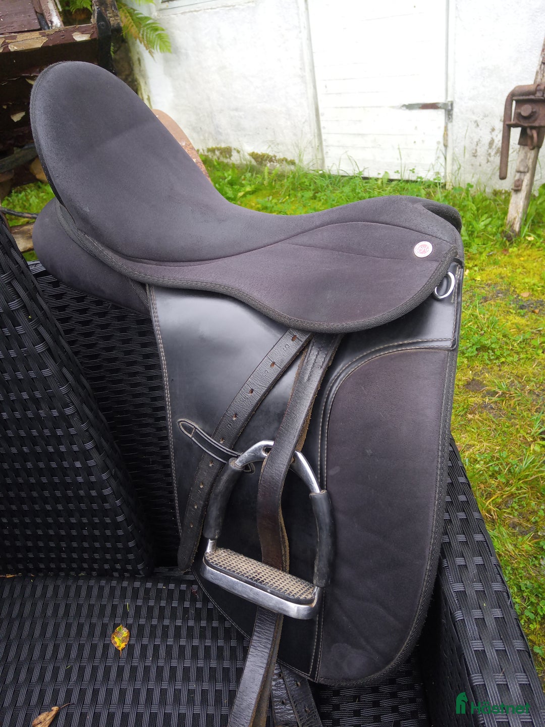 Sadlar hästutrustning till salu: Dressyrsadel syntet i Asarum - Annons 1
