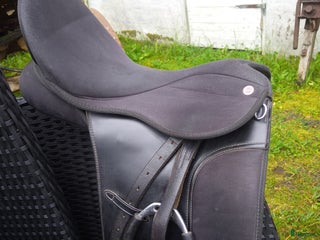 Sadlar hästutrustning till salu: Dressyrsadel syntet i Asarum - Annons 4