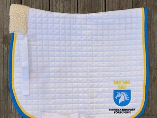 Schabrak & Vojlockar hästutrustning till salu: Svenska Ridsportförbundet schabrak i Vallentuna - Annons 10