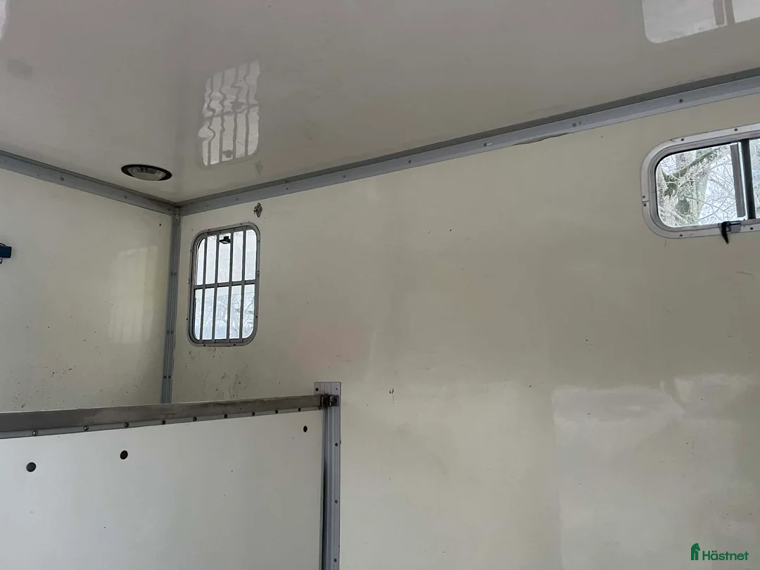 Hästlastbilar  fordon & transport till salu: Häst lastbil B-kort + dragkrok i Tumba - Annons 5