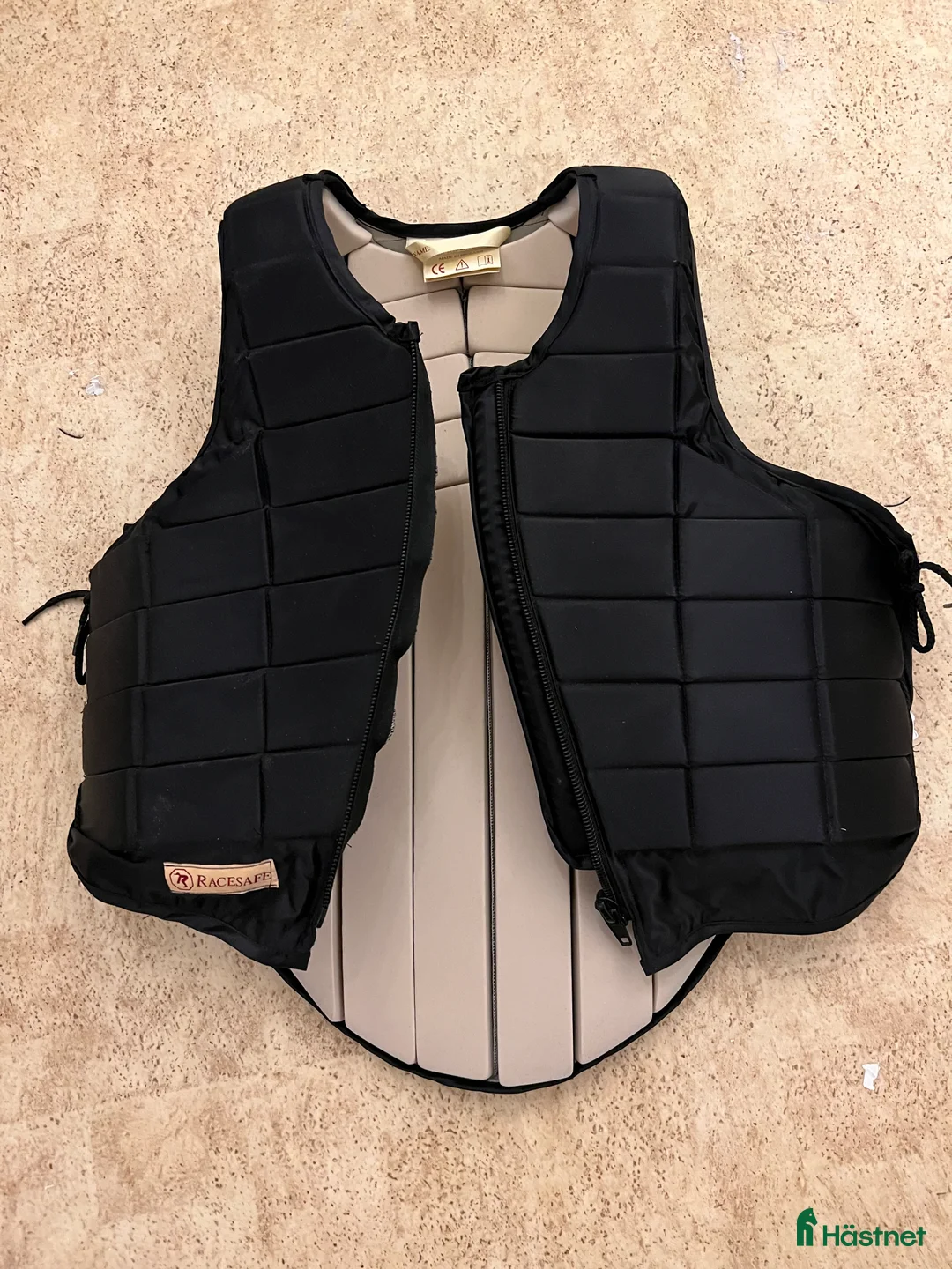 Säkerhetsvästar ryttarutrustning till salu: Racesafe väst i Surahammar - Annons 1
