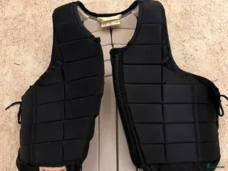 Säkerhetsvästar ryttarutrustning till salu: Racesafe väst i Surahammar - Annons 4