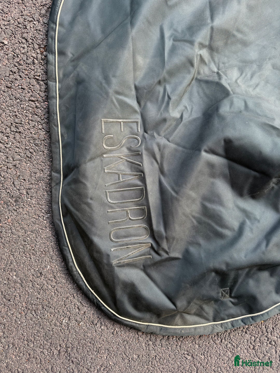 Täcken hästutrustning till salu: Eskadron ländtäcke i Borås - Annons 3