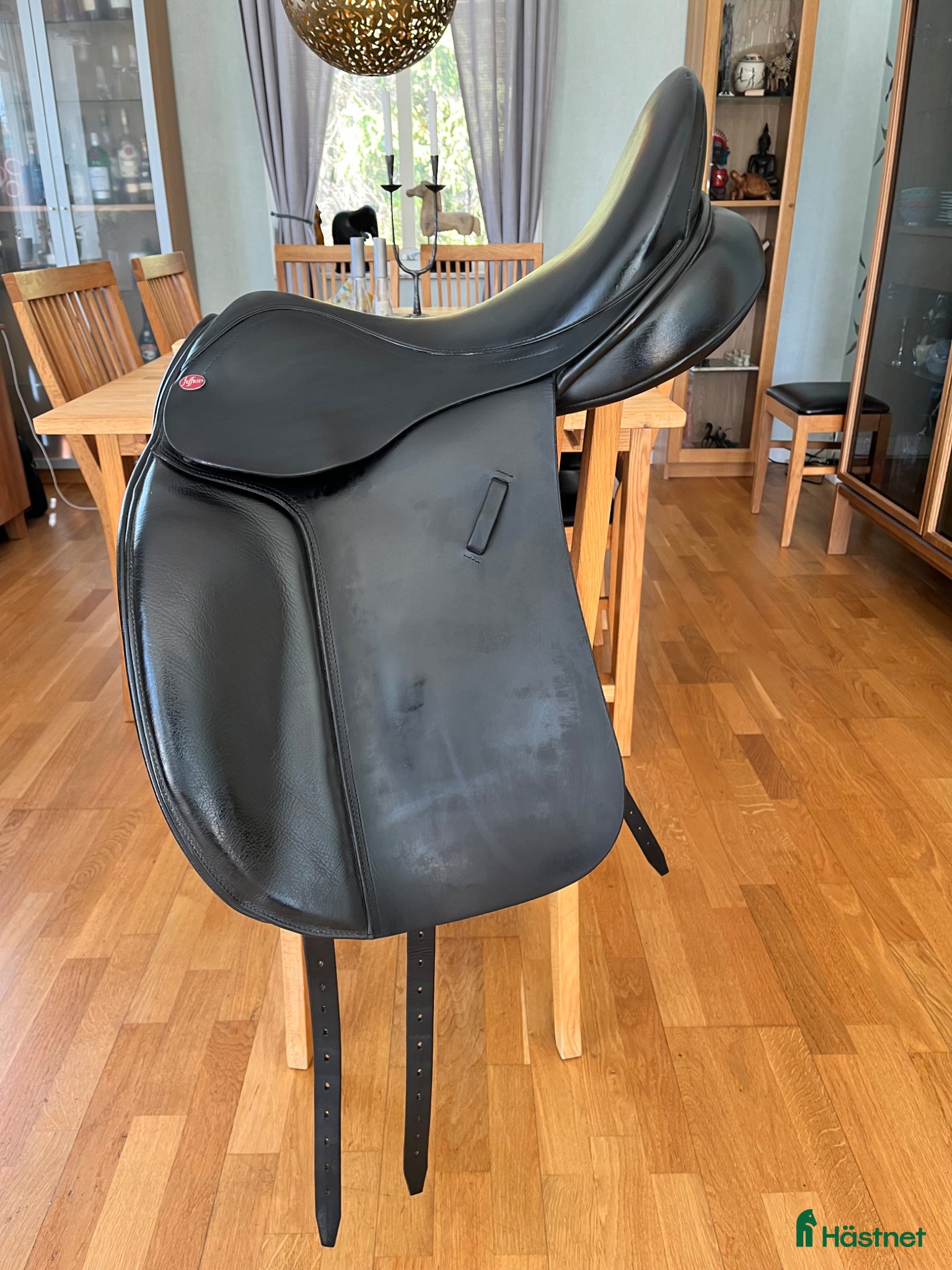 Sadlar hästutrustning Fin dressyrsadel 18 tum normal bom - Annons 2