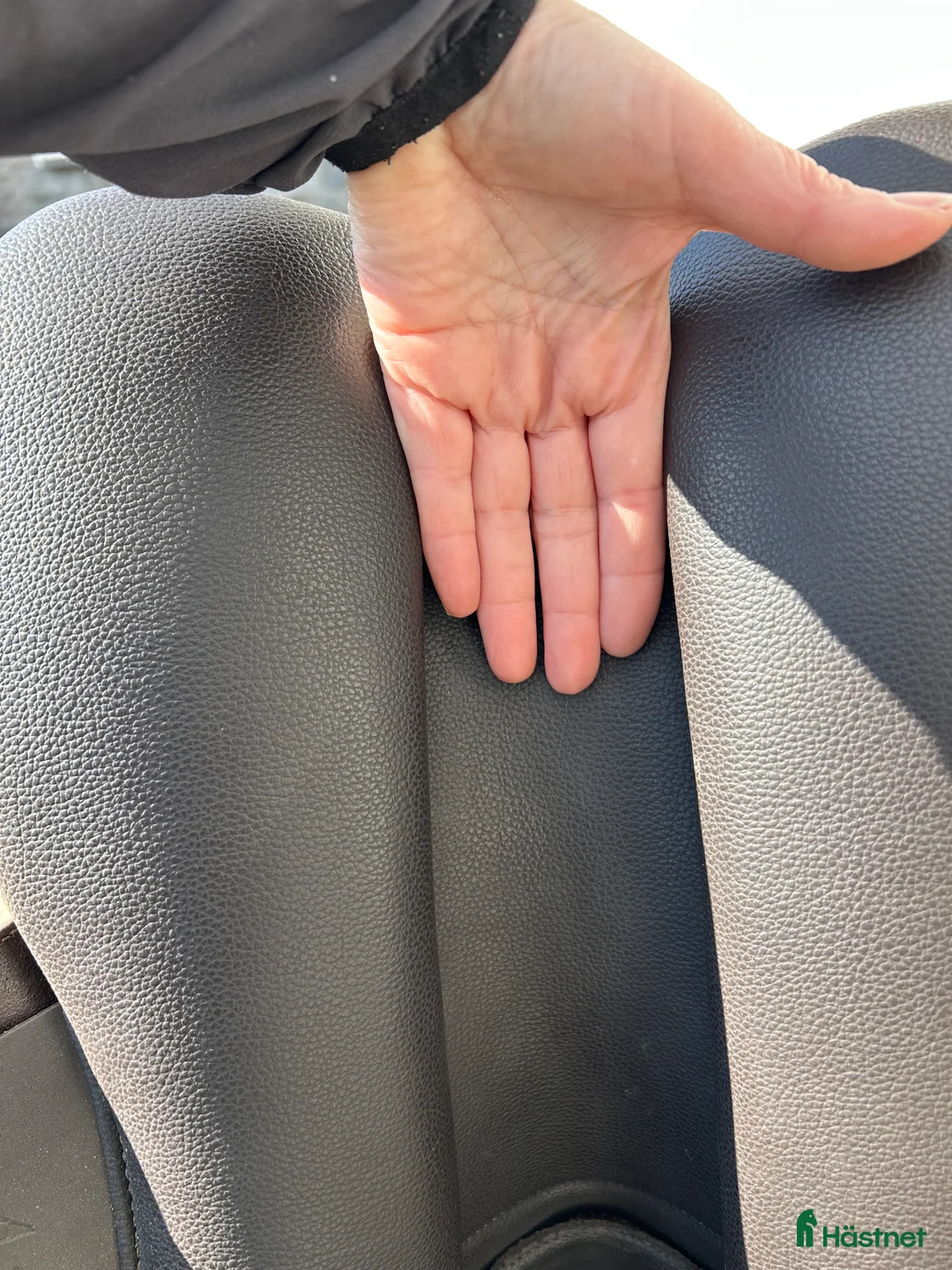 Sadlar hästutrustning till salu: Arena Jump 17’ Hoppsadel -brun i Trångsund - Annons 2