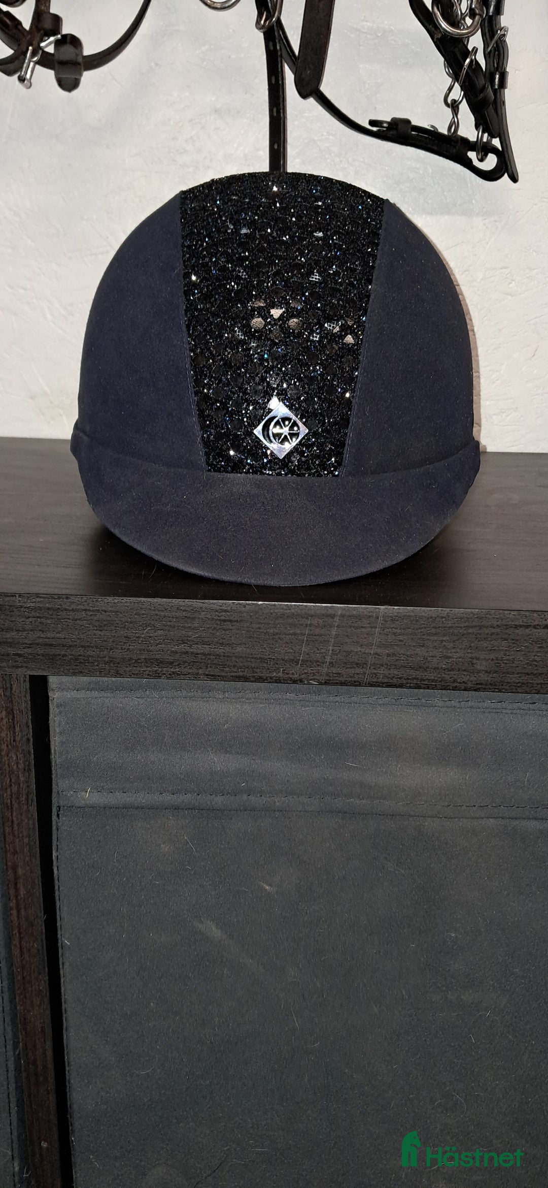 Hjälmar ryttarutrustning till salu: Charles owen Ayr8 plus sparkly  i Nyland - Annons 2