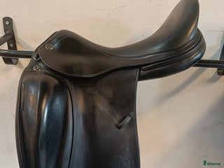 Sadlar hästutrustning till salu: Prestige X-Helen K Dressyrsadel i Lund - Annons 1