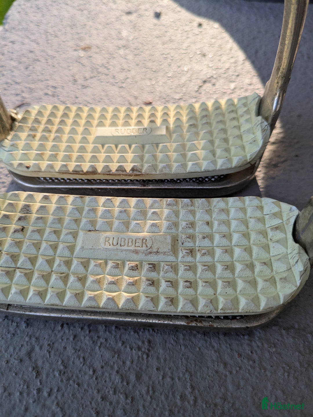 Stigbyglar hästutrustning till salu: 3 olika stigbyglar  i Dalhem - Annons 4