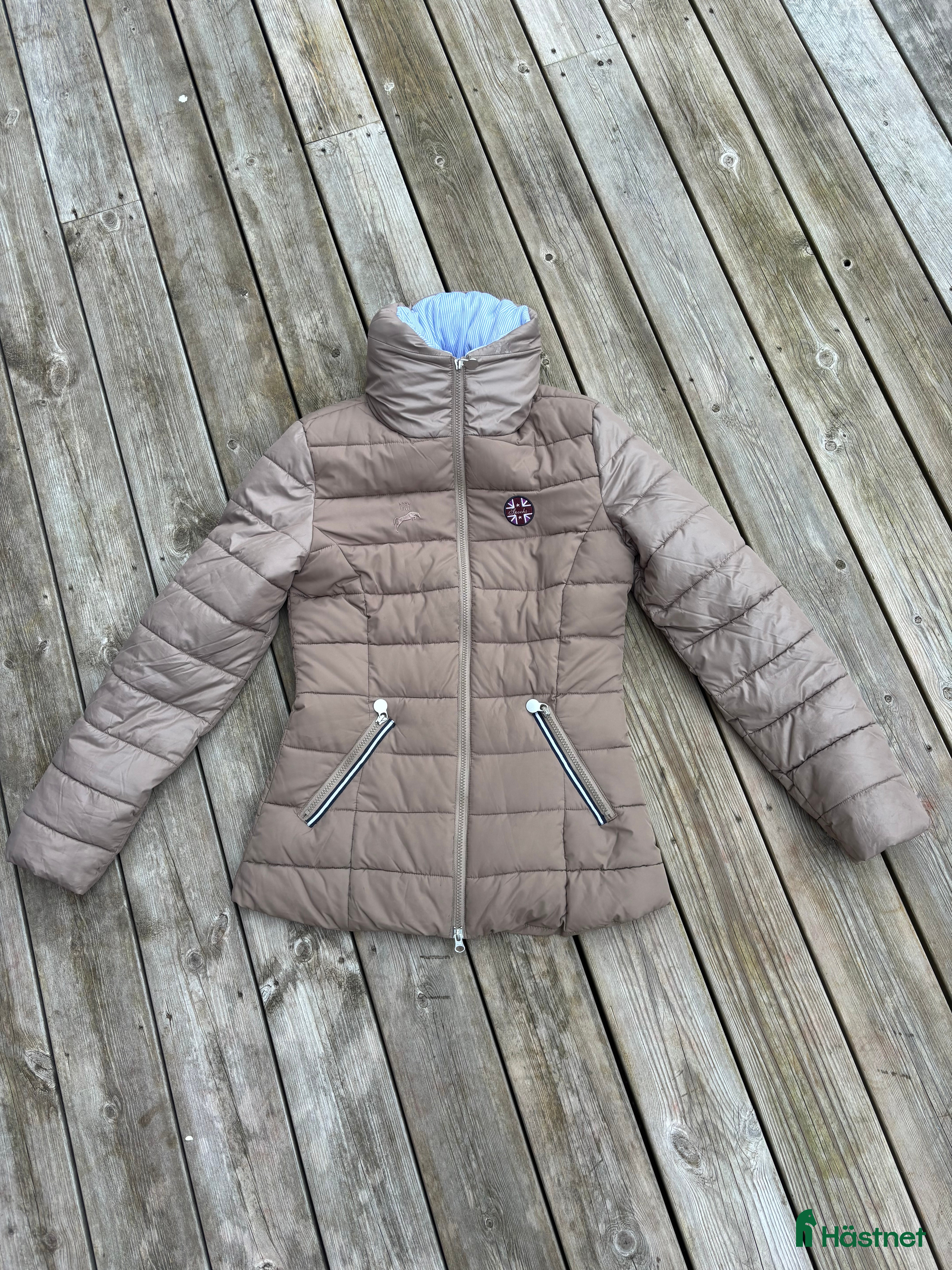 Jackor & Kavajer ryttarutrustning till salu: Snygg beige ridjacka  i Tyresö - Annons 9