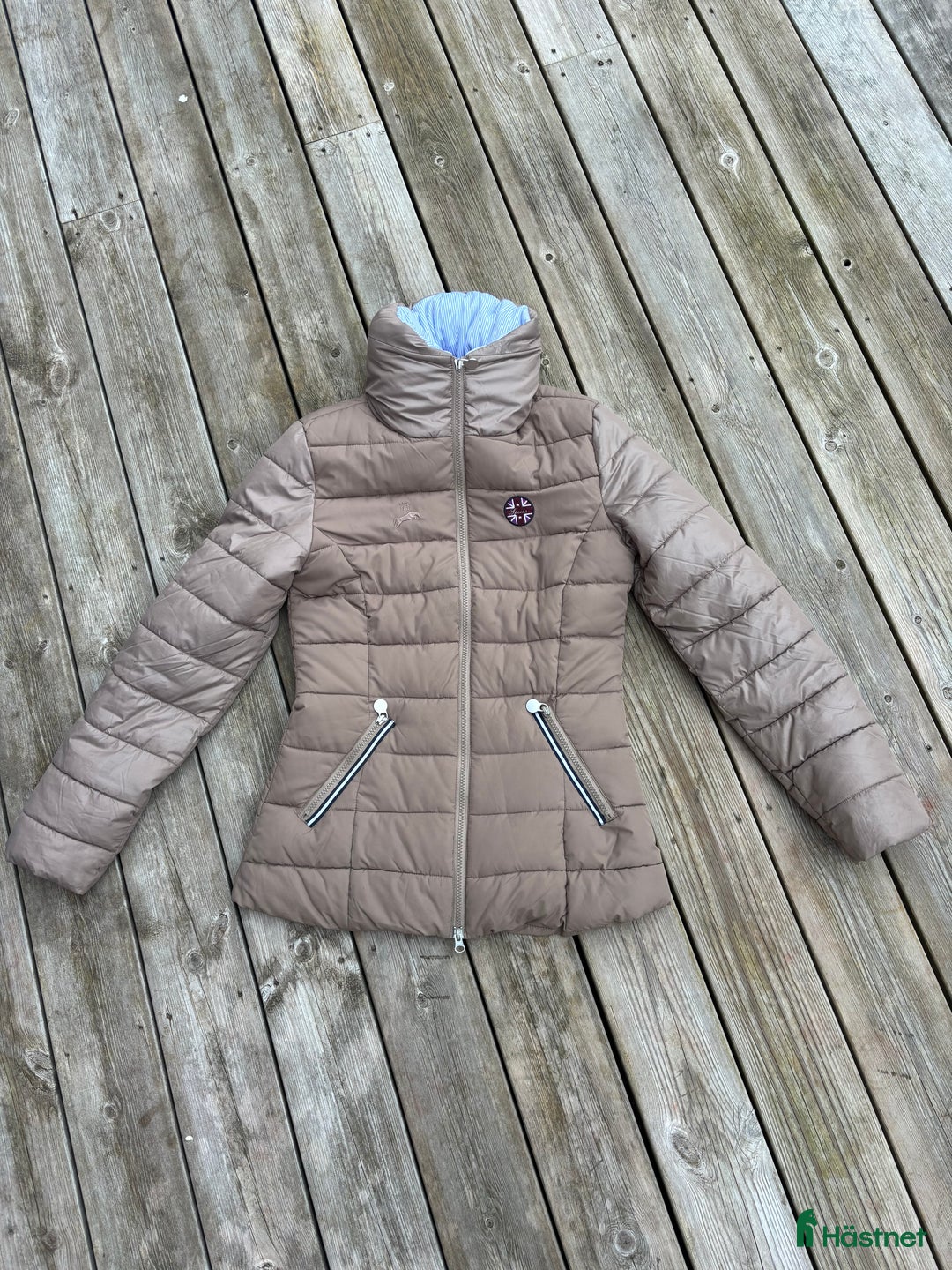 Jackor & Kavajer ryttarutrustning till salu: Snygg beige ridjacka  i Tyresö - Annons 1