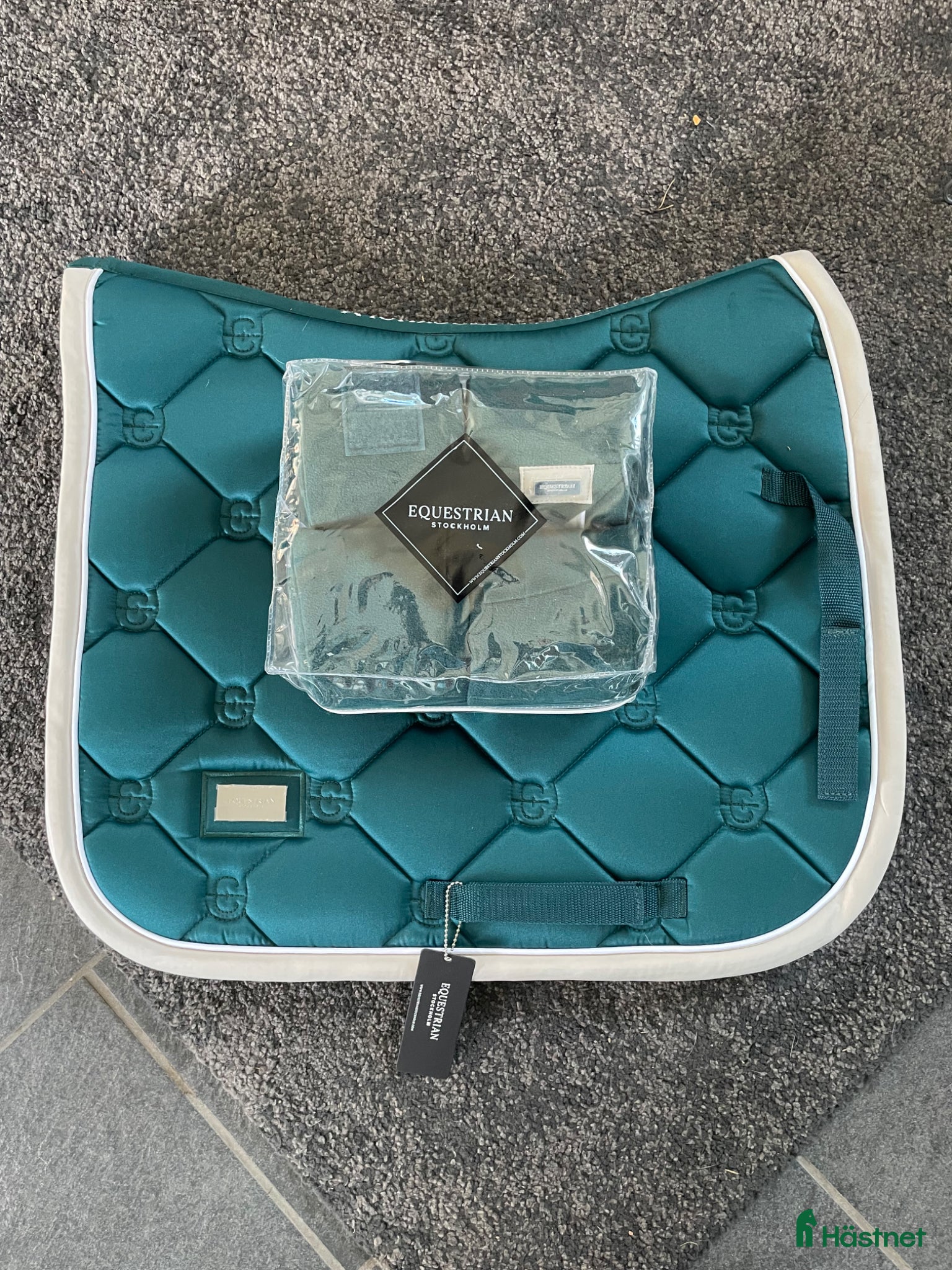 Schabrak & Vojlockar hästutrustning Oanvänt schabrak med benlindor - Annons 3